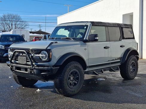 Used 2022 Ford Bronco Wildtrak image 3