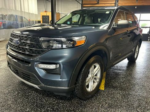 Used 2022 Ford Explorer XLT AWD/4WD image 8