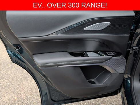 Used 2024 Cadillac Lyriq Luxury AWD/4WD image 30