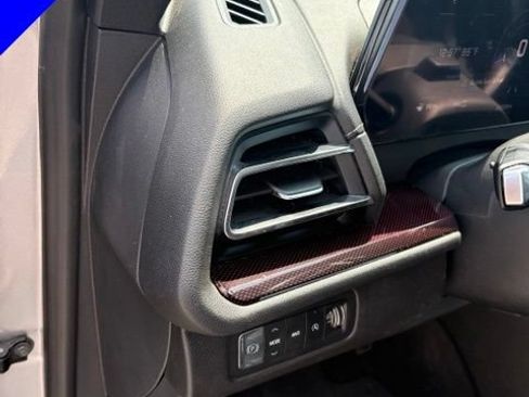 Used 2024 Chevrolet Traverse Z71 w/ Enhanced Driving Package AWD/4WD image 11