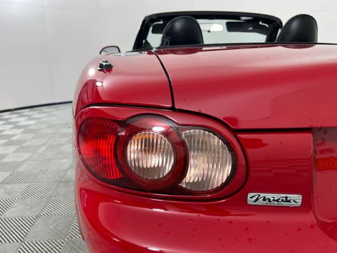 Used 2003 MAZDA MX-5 Miata LS image 13