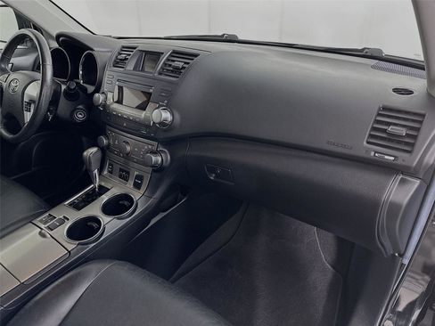 Used 2012 Toyota Highlander SE image 29
