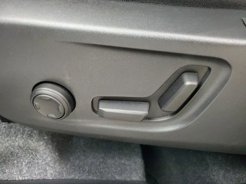 Certified 2025 Volvo XC40 B5 Plus image 23