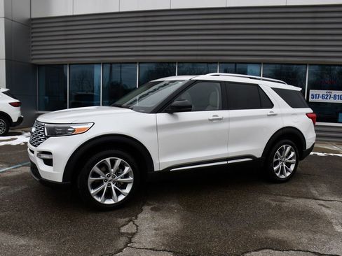 Used 2023 Ford Explorer Platinum w/ Technology Package image 2