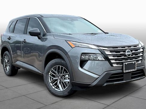 Used 2025 Nissan Rogue S FWD image 2