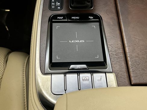 Used 2018 Lexus LS 500 w/ Accessory Package (Z2) image 33