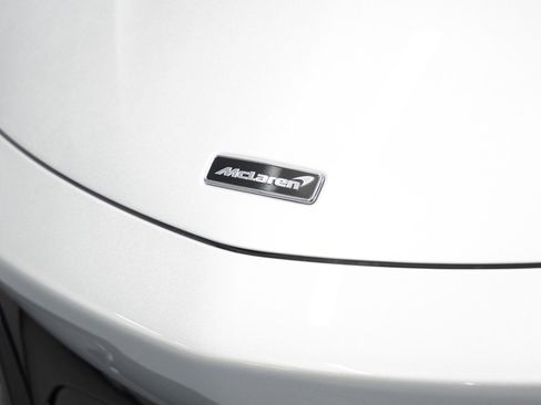 Used 2023 McLaren Artura image 26