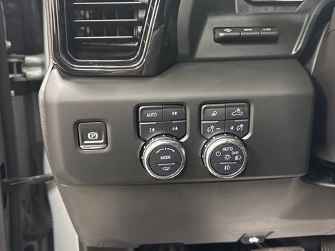 Used 2024 GMC Sierra 1500 AT4X image 12