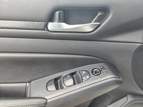 Used 2025 Nissan Altima 2.5 SV FWD image 14