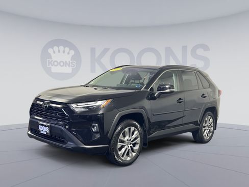 Used 2022 Toyota RAV4 XLE Premium AWD/4WD image 5