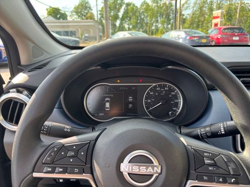 Used 2025 Nissan Versa SV FWD image 32