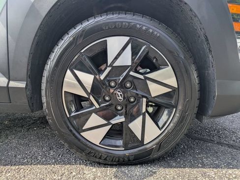 Used 2025 Hyundai Kona SEL FWD image 11