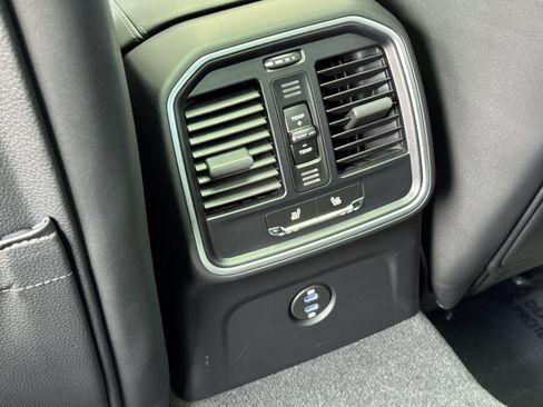 Certified 2026 Porsche Macan AWD/4WD image 15