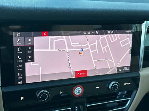 Used 2025 Porsche Macan image 19