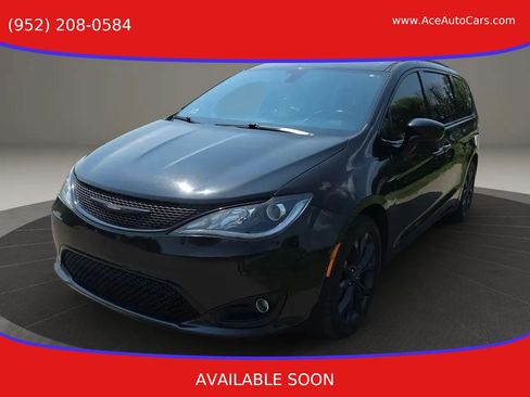 Used 2019 Chrysler Pacifica Touring-L FWD image 1