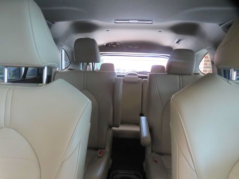 Used 2021 Toyota Highlander XLE FWD image 50