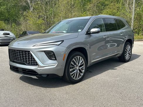 New 2026 Buick Enclave Avenir FWD image 2