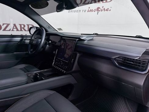 Used 2024 GMC Acadia AT4 w/ Luxury Package image 35