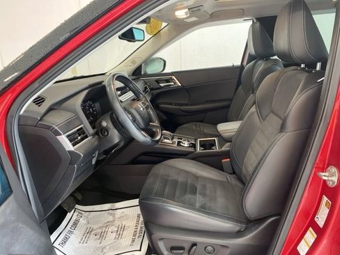 Used 2022 Mitsubishi Outlander SE image 10