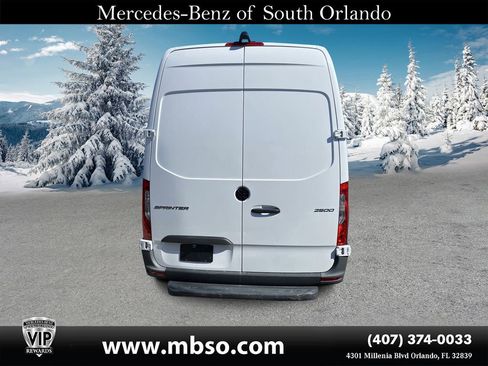 Used 2024 Mercedes-Benz Sprinter 2500 w/ Acoustic Package image 16