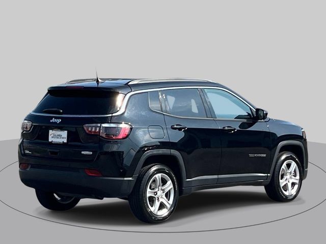 Used 2024 Jeep Compass Latitude AWD/4WD image 4