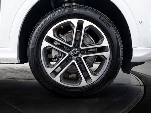 Certified 2025 Audi Q5 Premium w/ Convenience Package image 22