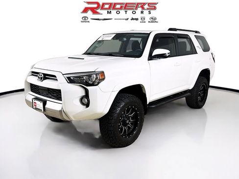 Certified 2020 Toyota 4Runner TRD Off-Road Premium AWD/4WD image 3
