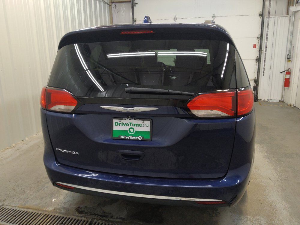 Used 2018 Chrysler Pacifica Touring-L w/ Tire & Wheel Group FWD image 7