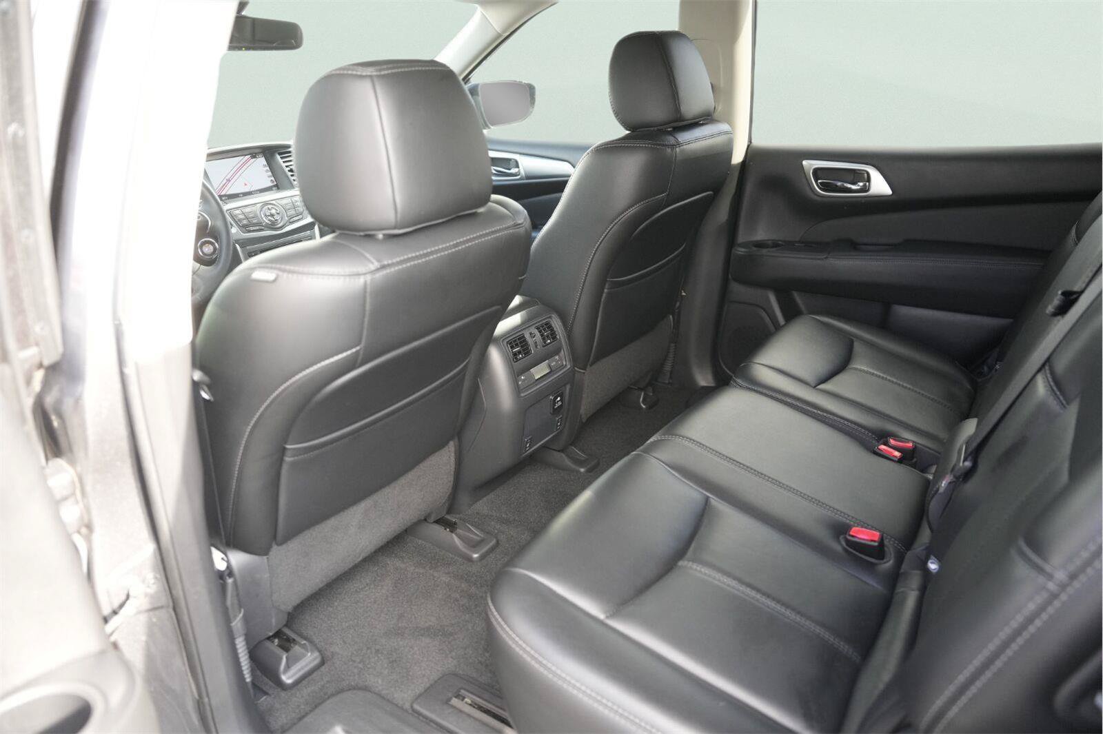 Used 2017 Nissan Pathfinder SL w/ SL Premium Package FWD image 12