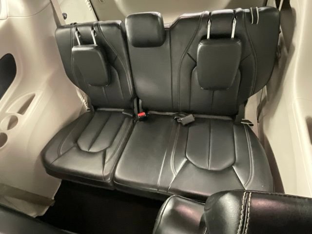 Used 2023 Chrysler Pacifica Touring-L FWD image 13