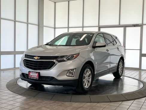 Used 2019 Chevrolet Equinox LT w/ Driver Convenience Package image 4