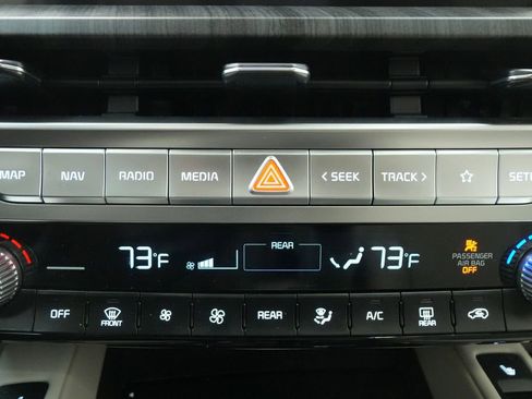 Used 2024 Kia Telluride EX w/ EX Captain's Chair Package image 40