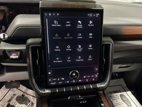 Used 2025 GMC Yukon XL Denali image 29