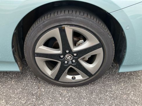 Used 2019 Toyota Prius XLE FWD image 27