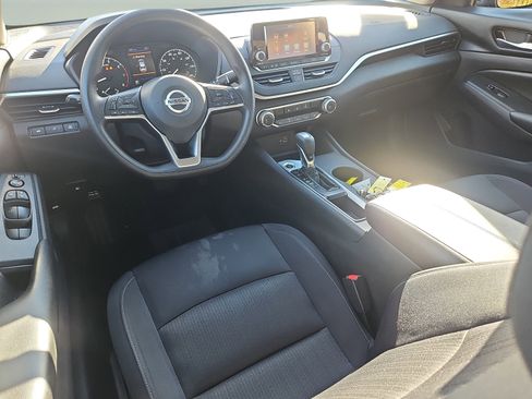 Certified 2022 Nissan Altima 2.5 S image 2