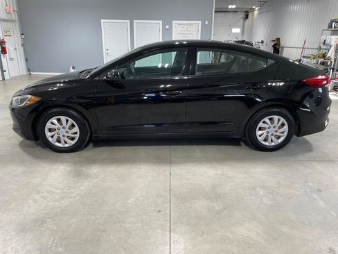 Used 2017 Hyundai Elantra SE FWD image 4