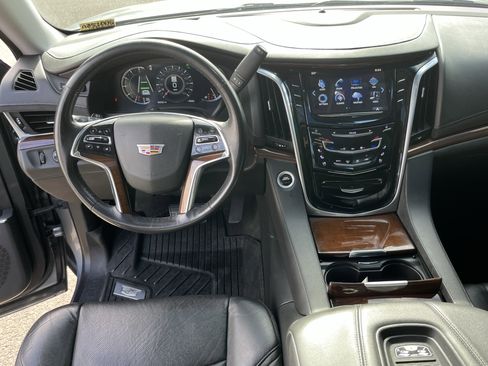 Used 2020 Cadillac Escalade ESV Luxury w/ Escalade Sport Edition AWD/4WD image 11