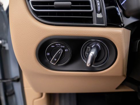 Certified 2025 Porsche Macan image 19