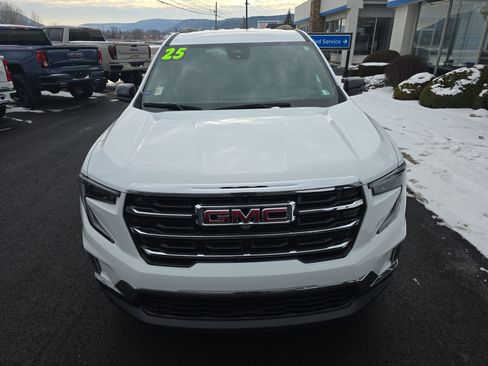 Used 2025 GMC Acadia Elevation w/ Elevation Premium Package image 9