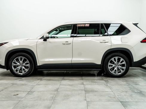 Used 2024 Toyota Grand Highlander AWD image 8