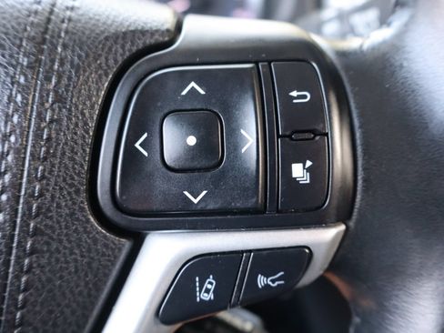 Used 2018 Toyota Highlander Plus AWD/4WD image 32