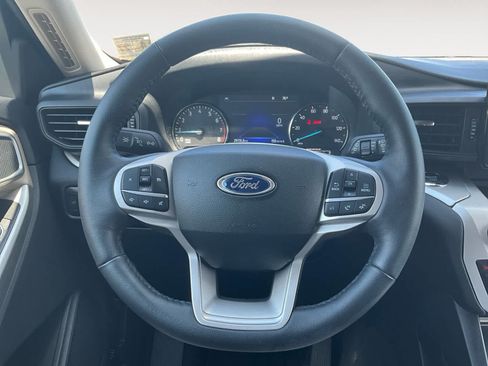 Used 2022 Ford Explorer XLT w/ Class IV Trailer Tow Package AWD/4WD image 12