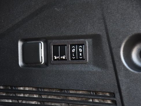 Used 2023 GMC Yukon SLT w/ SLT Premium Package AWD/4WD image 21