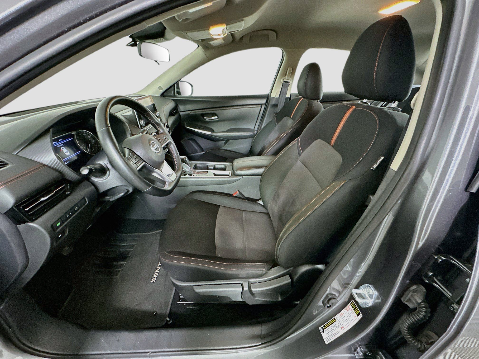 Used 2025 Nissan Sentra SR FWD image 13