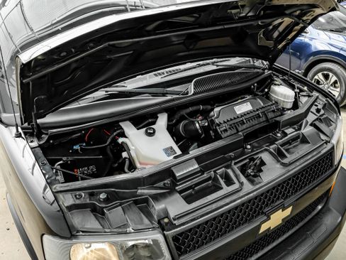 Used 2019 Chevrolet Express 2500 w/ Driver Convenience Package image 29