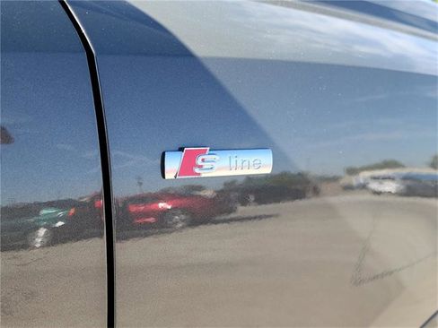 Certified 2025 Audi Q3 2.0T Premium w/ Convenience Package image 10