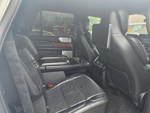 Used 2020 Lincoln Navigator L Reserve w/ Equipment Group 208A Reserve AWD/4WD image 7