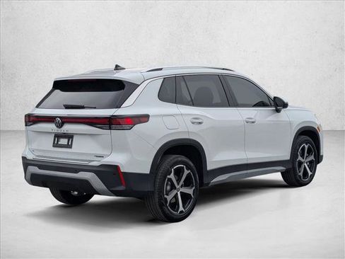 New 2025 Volkswagen Tiguan SE image 2