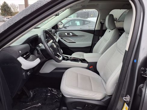 Used 2025 Ford Explorer Platinum w/ Ultimate Package image 13