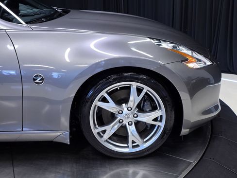 Used 2009 Nissan 370Z Touring w/ Sport Pkg RWD image 41